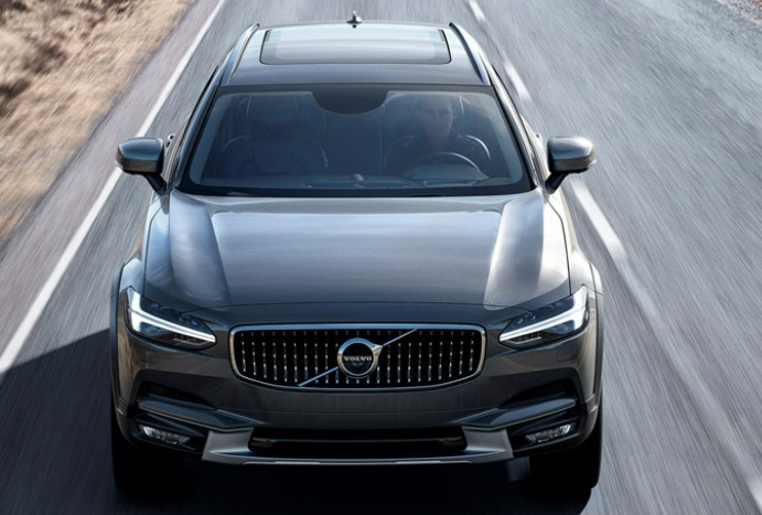 Review of Volvo V90 2023: A Luxury Wagon with High-Tech Features