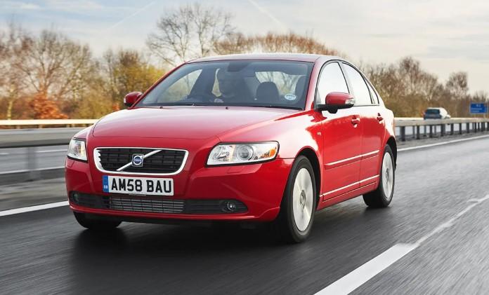 Review of Volvo S40: A Classy Compact Sedan with a lot to Offer