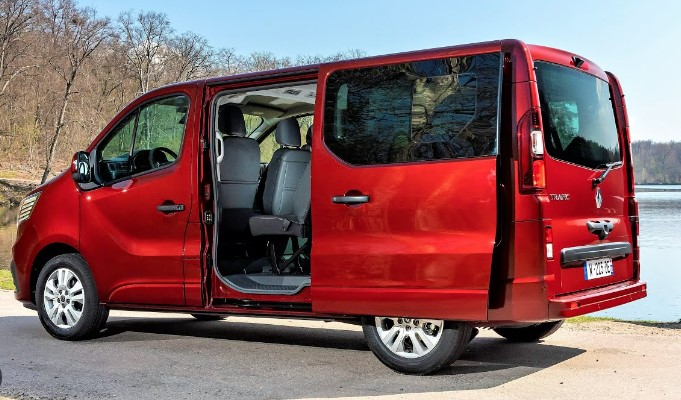 Review of Renault Trafic Passenger: A Spacious and Comfortable Van