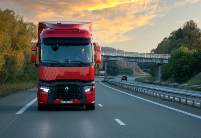 Review of Renault Trucks T: A Heavy Duty Truck for the Modern Age