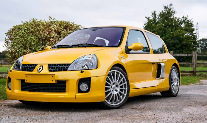 Review of Renault Clio V6: A Powerful Hot Hatchback