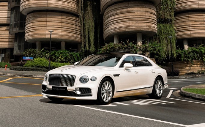 Review of 2023 Bentley Flying Spur: A Luxurious and Powerful Sedan