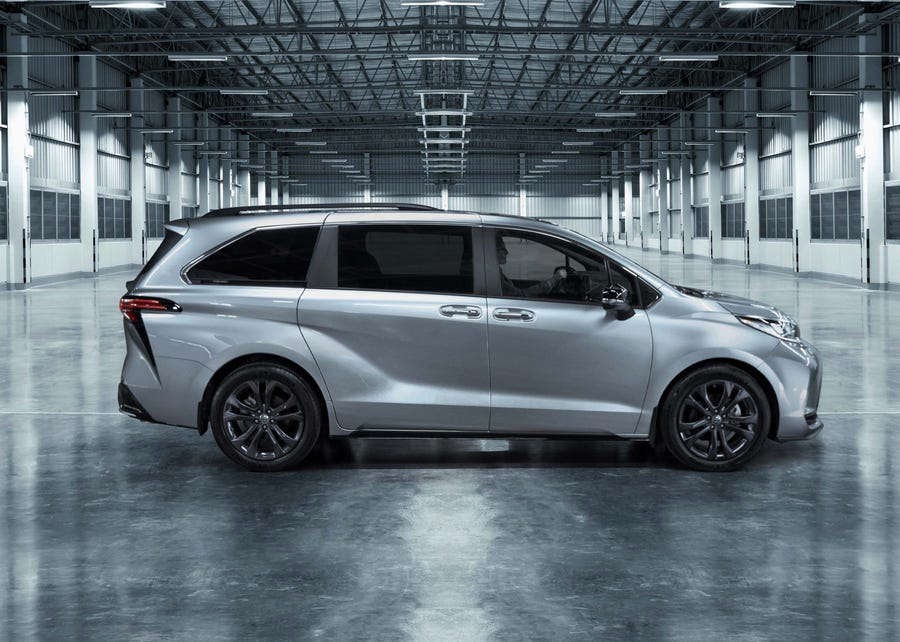 Comparing Mazda MPV 2023 and Toyota Sienna 2023: A Comprehensive Analysis