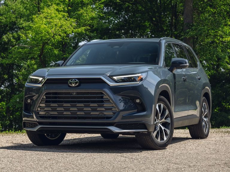 A Comprehensive Review of the 2024 Toyota Grand Highlander