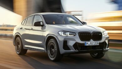 BMW X4 2022 front right tracking